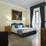 Hotel Golden Tulip Piram 4*