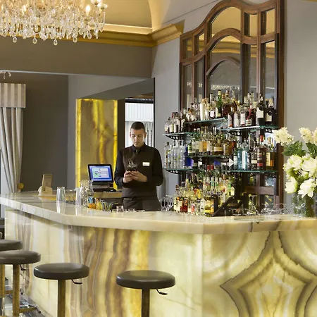 Golden Tulip Piram ホテル 4*