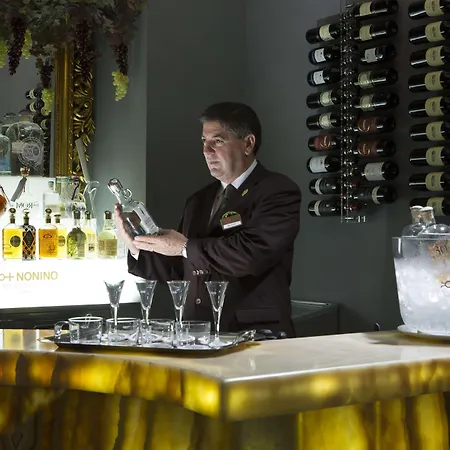 Golden Tulip Piram ホテル 4*