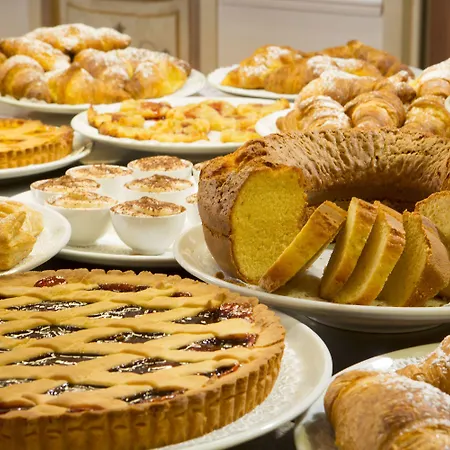 Golden Tulip Piram فندق 4*