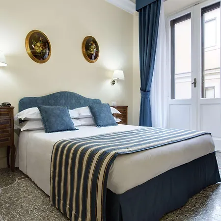 فندق Golden Tulip Piram 4*