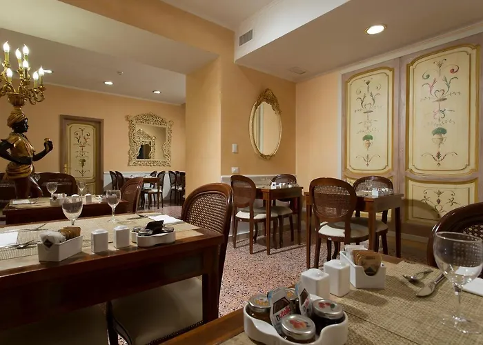 Golden Tulip Piram ホテル 4*