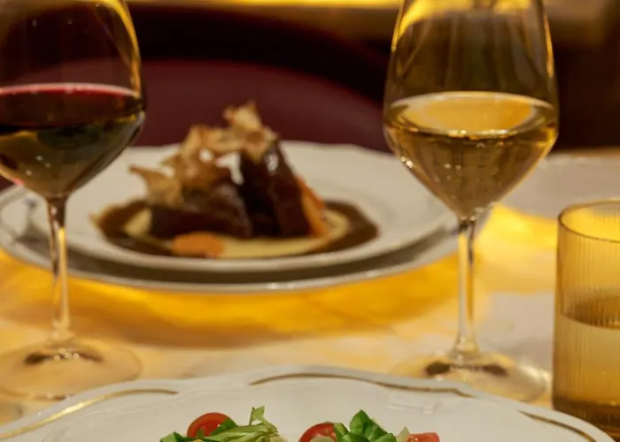 ホテル Golden Tulip Piram 4*