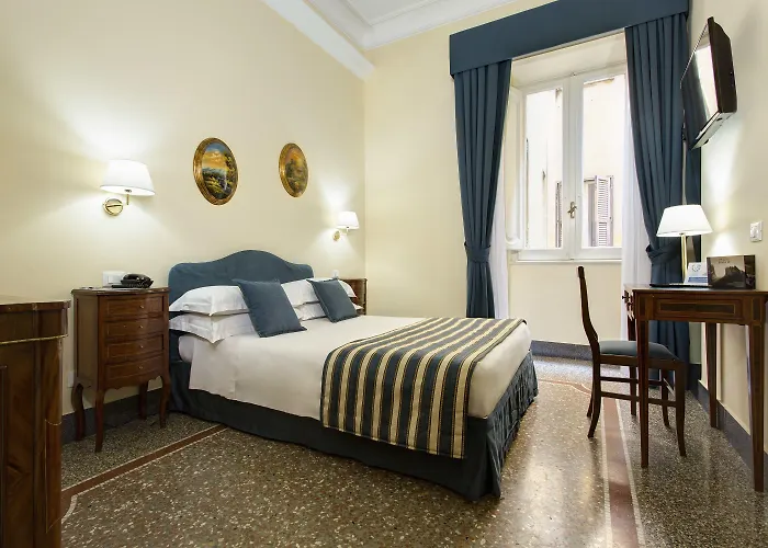 ホテル Golden Tulip Piram 4*