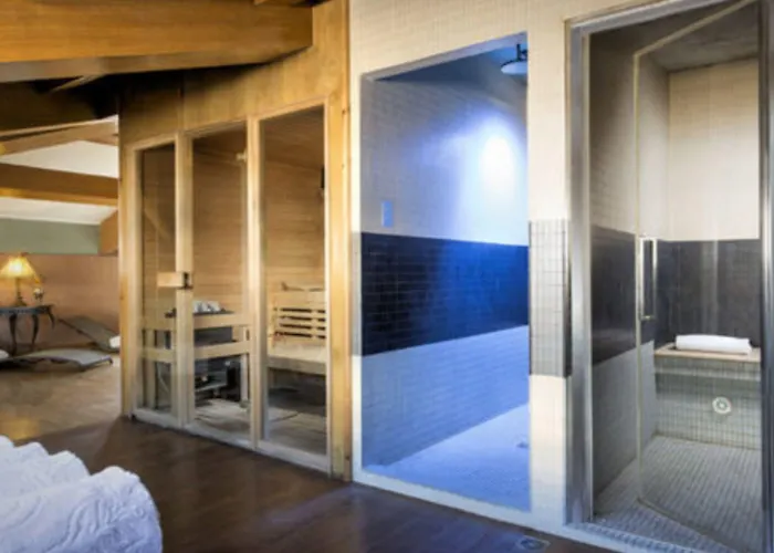 ホテル Golden Tulip Piram 4*