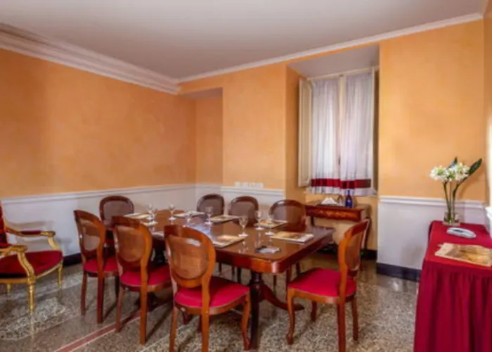 ホテル Golden Tulip Piram 4*