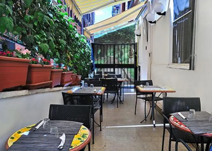 ホテル Golden Tulip Piram 4*