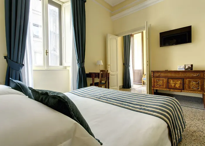 ホテル Golden Tulip Piram 4*