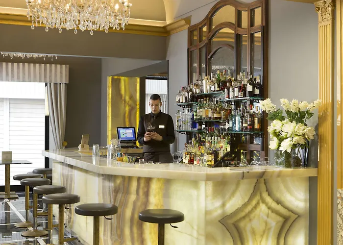 Golden Tulip Piram ホテル 4*