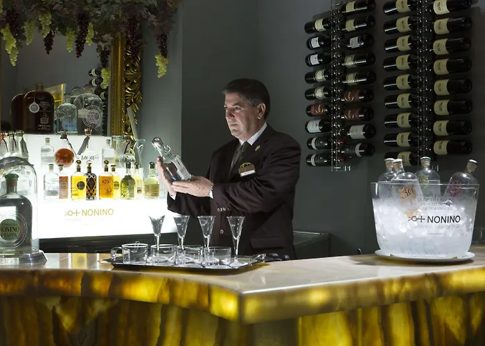 Golden Tulip Piram ホテル 4*